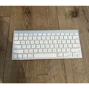 Apple A1314 Wireless Keyboard White Keys Aluminum Metal Base 11"